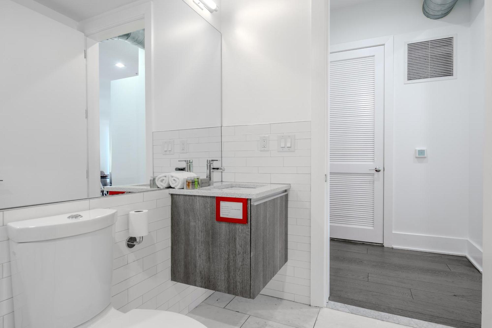 Dharma Home Suites Hoboken Esterno foto